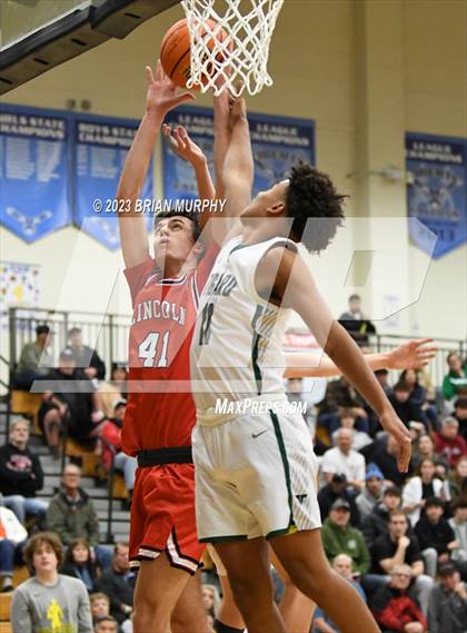 Thumbnail 3 in Tigard vs Lincoln (Les Schwab Invitational) photogallery.