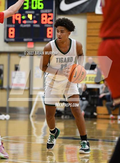 Thumbnail 2 in Tigard vs Lincoln (Les Schwab Invitational) photogallery.