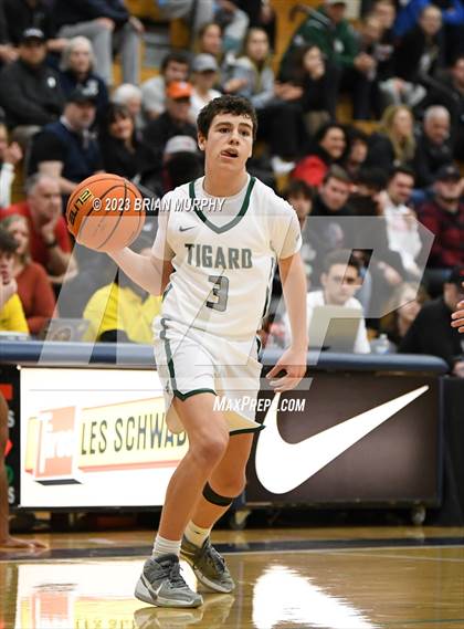 Thumbnail 3 in Tigard vs Lincoln (Les Schwab Invitational) photogallery.