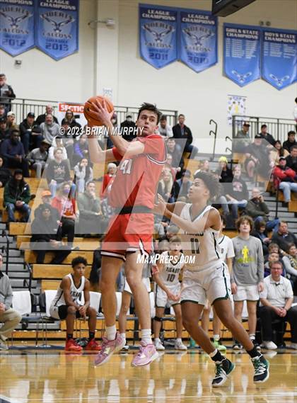 Thumbnail 3 in Tigard vs Lincoln (Les Schwab Invitational) photogallery.