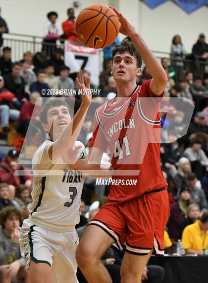 Thumbnail 2 in Tigard vs Lincoln (Les Schwab Invitational) photogallery.