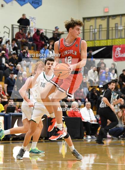 Thumbnail 3 in Tigard vs Lincoln (Les Schwab Invitational) photogallery.