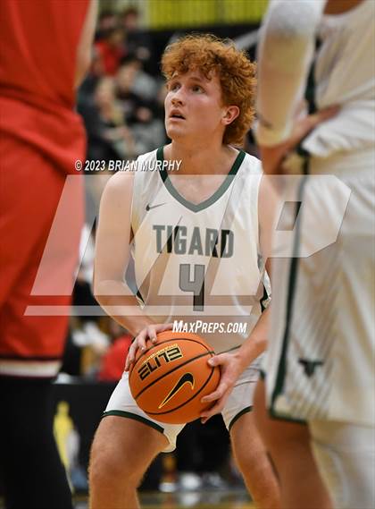 Thumbnail 1 in Tigard vs Lincoln (Les Schwab Invitational) photogallery.