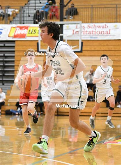Thumbnail 3 in Tigard vs Lincoln (Les Schwab Invitational) photogallery.