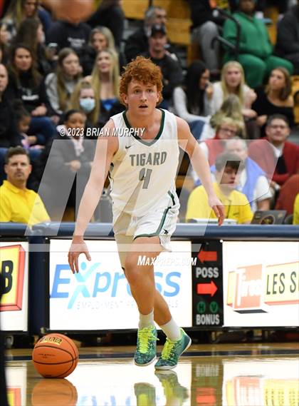 Thumbnail 1 in Tigard vs Lincoln (Les Schwab Invitational) photogallery.