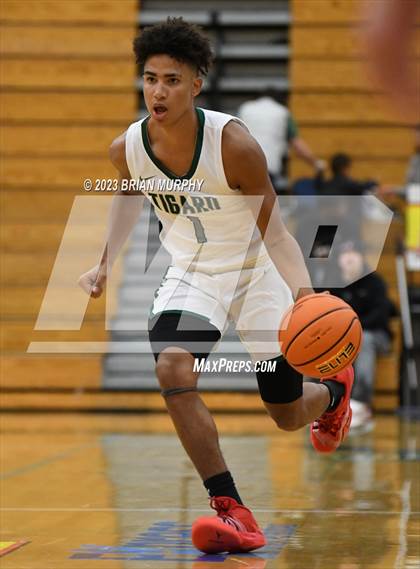 Thumbnail 3 in Tigard vs Lincoln (Les Schwab Invitational) photogallery.