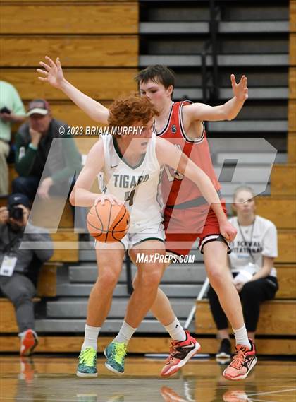 Thumbnail 3 in Tigard vs Lincoln (Les Schwab Invitational) photogallery.