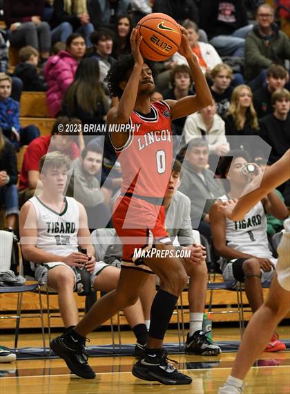 Thumbnail 3 in Tigard vs Lincoln (Les Schwab Invitational) photogallery.