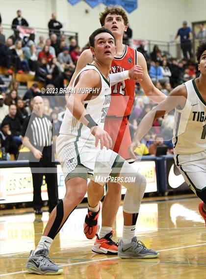 Thumbnail 2 in Tigard vs Lincoln (Les Schwab Invitational) photogallery.