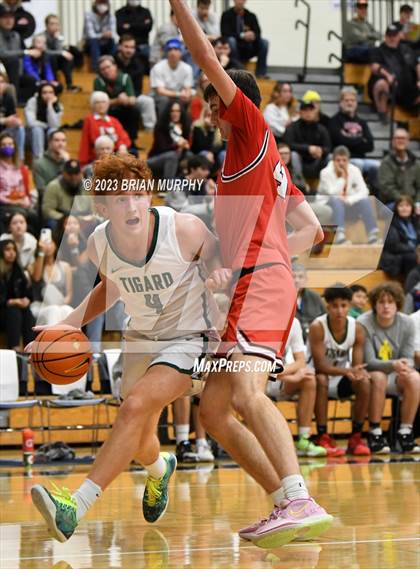 Thumbnail 1 in Tigard vs Lincoln (Les Schwab Invitational) photogallery.