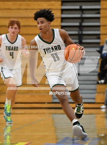 Thumbnail 2 in Tigard vs Lincoln (Les Schwab Invitational) photogallery.