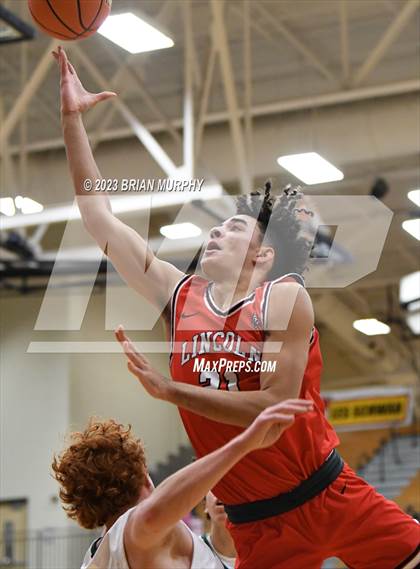 Thumbnail 3 in Tigard vs Lincoln (Les Schwab Invitational) photogallery.