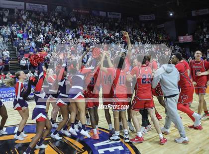 Thumbnail 2 in Binghamton vs. Niskayuna (NYSPHSAA Class AA Final) photogallery.