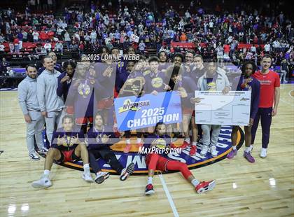 Thumbnail 2 in Binghamton vs. Niskayuna (NYSPHSAA Class AA Final) photogallery.