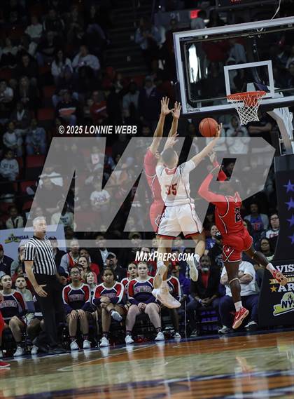 Thumbnail 1 in Binghamton vs. Niskayuna (NYSPHSAA Class AA Final) photogallery.