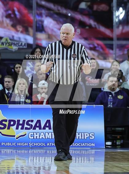 Thumbnail 2 in Binghamton vs. Niskayuna (NYSPHSAA Class AA Final) photogallery.