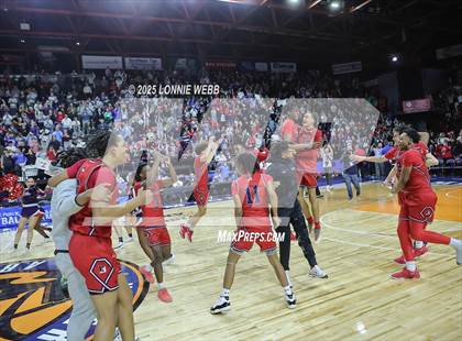 Thumbnail 2 in Binghamton vs. Niskayuna (NYSPHSAA Class AA Final) photogallery.
