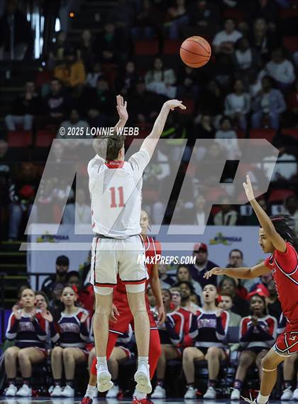 Thumbnail 3 in Binghamton vs. Niskayuna (NYSPHSAA Class AA Final) photogallery.