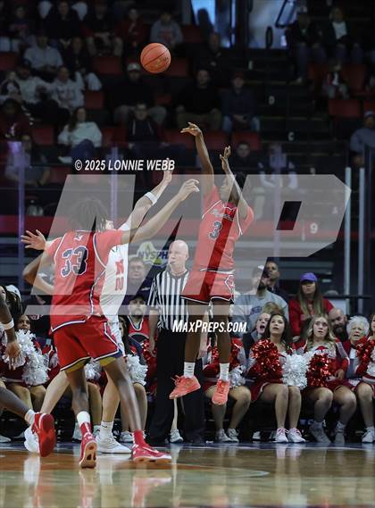 Thumbnail 2 in Binghamton vs. Niskayuna (NYSPHSAA Class AA Final) photogallery.