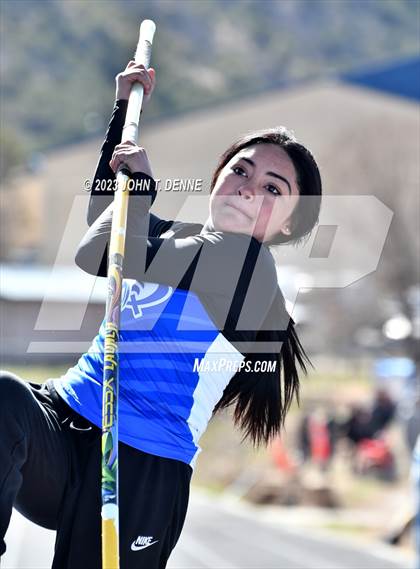Thumbnail 1 in Peña Relays photogallery.