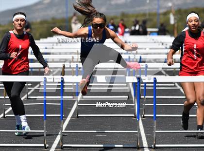 Thumbnail 1 in Peña Relays photogallery.