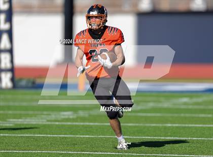 Thumbnail 2 in Stratton vs. Cheyenne Wells (CHSAA 6-Man Final) photogallery.