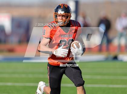 Thumbnail 3 in Stratton vs. Cheyenne Wells (CHSAA 6-Man Final) photogallery.