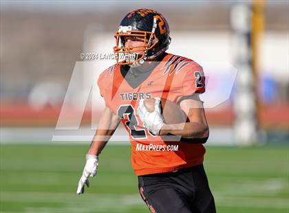 Thumbnail 2 in Stratton vs. Cheyenne Wells (CHSAA 6-Man Final) photogallery.