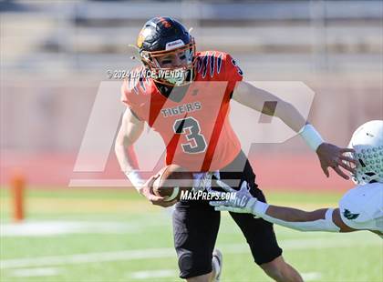 Thumbnail 2 in Stratton vs. Cheyenne Wells (CHSAA 6-Man Final) photogallery.