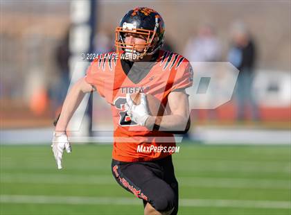 Thumbnail 1 in Stratton vs. Cheyenne Wells (CHSAA 6-Man Final) photogallery.
