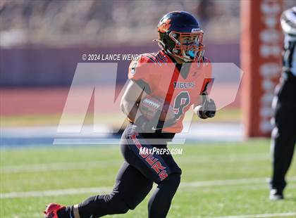 Thumbnail 1 in Stratton vs. Cheyenne Wells (CHSAA 6-Man Final) photogallery.