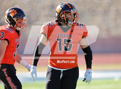 Thumbnail 2 in Stratton vs. Cheyenne Wells (CHSAA 6-Man Final) photogallery.