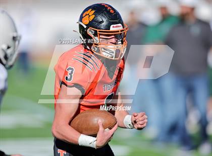 Thumbnail 1 in Stratton vs. Cheyenne Wells (CHSAA 6-Man Final) photogallery.