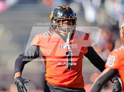 Thumbnail 3 in Stratton vs. Cheyenne Wells (CHSAA 6-Man Final) photogallery.
