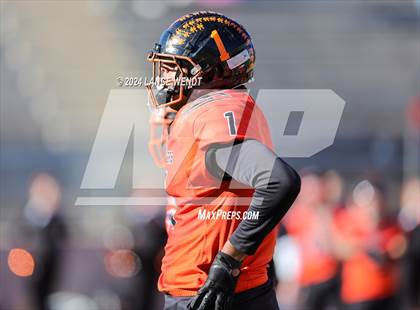 Thumbnail 2 in Stratton vs. Cheyenne Wells (CHSAA 6-Man Final) photogallery.