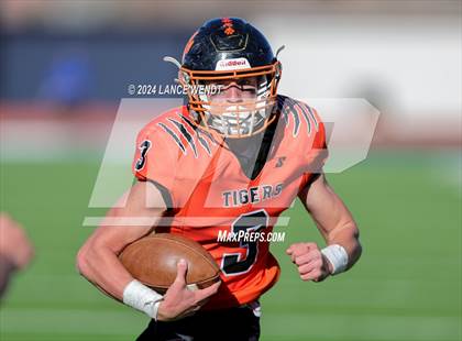 Thumbnail 3 in Stratton vs. Cheyenne Wells (CHSAA 6-Man Final) photogallery.