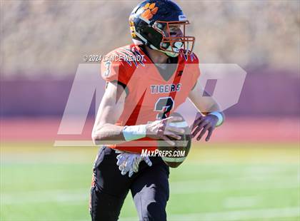Thumbnail 1 in Stratton vs. Cheyenne Wells (CHSAA 6-Man Final) photogallery.