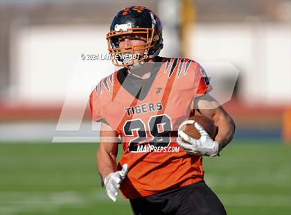 Thumbnail 3 in Stratton vs. Cheyenne Wells (CHSAA 6-Man Final) photogallery.