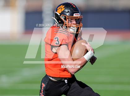Thumbnail 1 in Stratton vs. Cheyenne Wells (CHSAA 6-Man Final) photogallery.