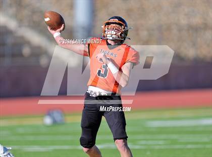 Thumbnail 2 in Stratton vs. Cheyenne Wells (CHSAA 6-Man Final) photogallery.