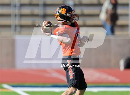 Thumbnail 3 in Stratton vs. Cheyenne Wells (CHSAA 6-Man Final) photogallery.