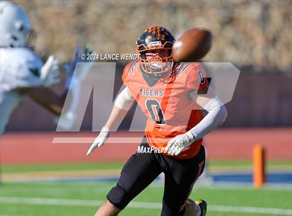 Thumbnail 1 in Stratton vs. Cheyenne Wells (CHSAA 6-Man Final) photogallery.