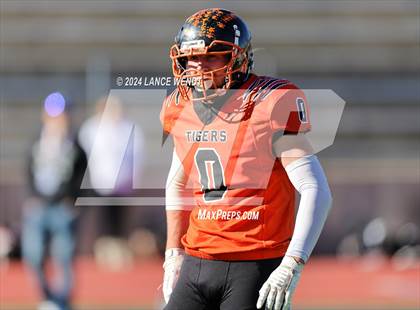 Thumbnail 3 in Stratton vs. Cheyenne Wells (CHSAA 6-Man Final) photogallery.