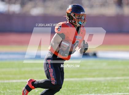 Thumbnail 3 in Stratton vs. Cheyenne Wells (CHSAA 6-Man Final) photogallery.