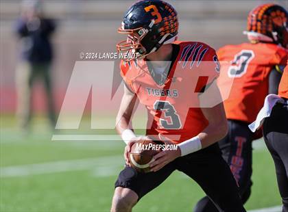Thumbnail 2 in Stratton vs. Cheyenne Wells (CHSAA 6-Man Final) photogallery.