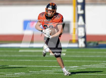 Thumbnail 1 in Stratton vs. Cheyenne Wells (CHSAA 6-Man Final) photogallery.