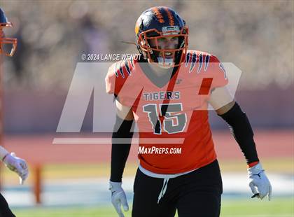 Thumbnail 1 in Stratton vs. Cheyenne Wells (CHSAA 6-Man Final) photogallery.