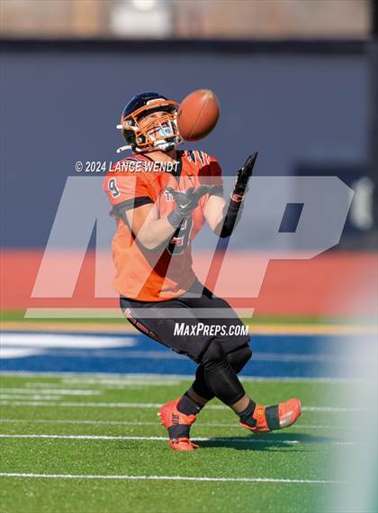 Thumbnail 3 in Stratton vs. Cheyenne Wells (CHSAA 6-Man Final) photogallery.