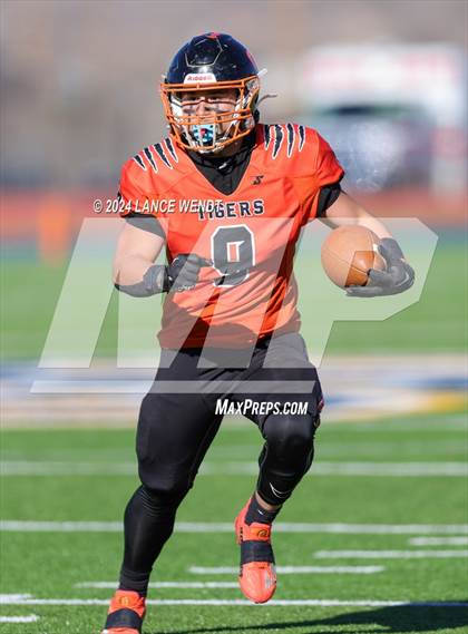 Thumbnail 1 in Stratton vs. Cheyenne Wells (CHSAA 6-Man Final) photogallery.
