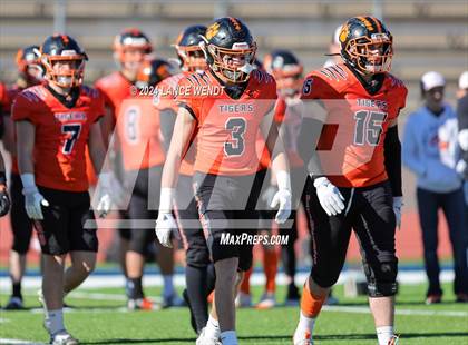Thumbnail 3 in Stratton vs. Cheyenne Wells (CHSAA 6-Man Final) photogallery.